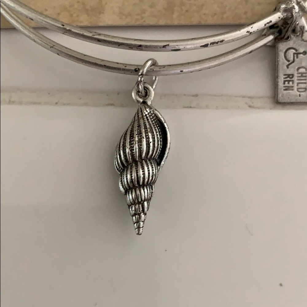 Seashell bracelet - Picture 2 of 3